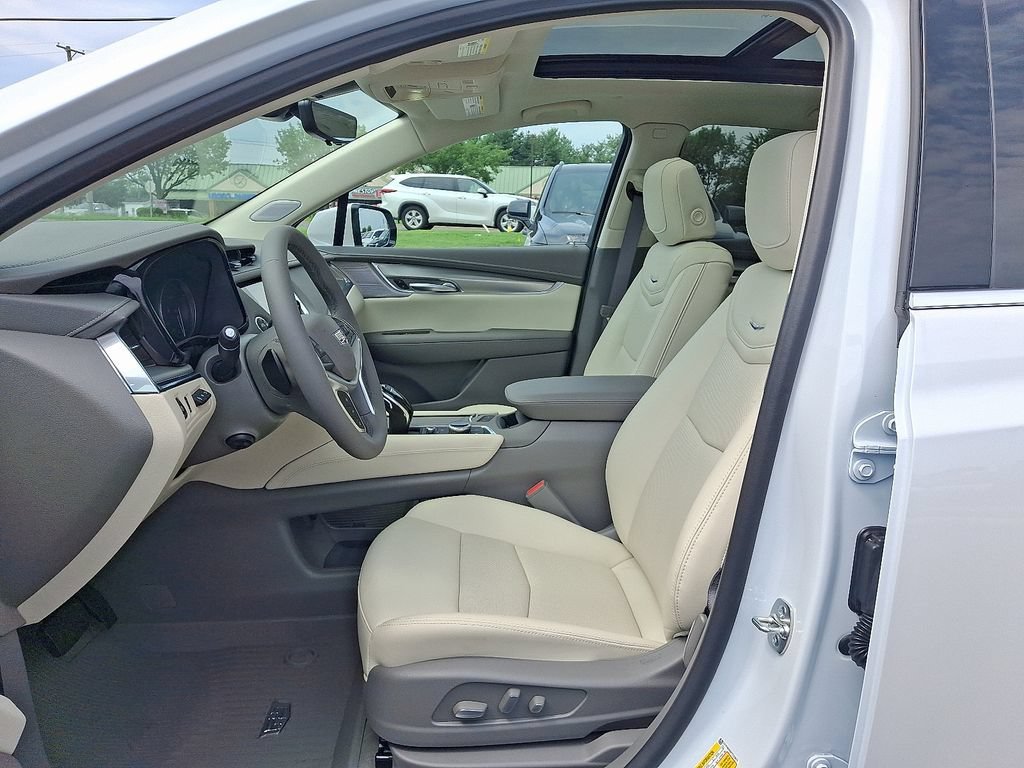New 2026 Crystal White Tricoat Cadillac Premium Luxury image 6