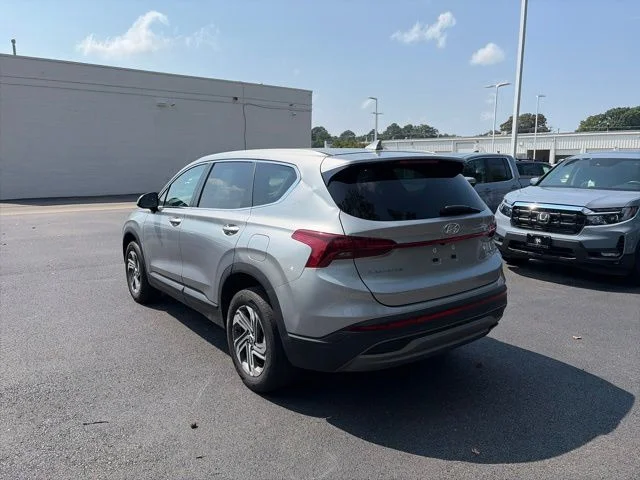 Used 2023 Shimmering Silver Pearl Hyundai SE image 7