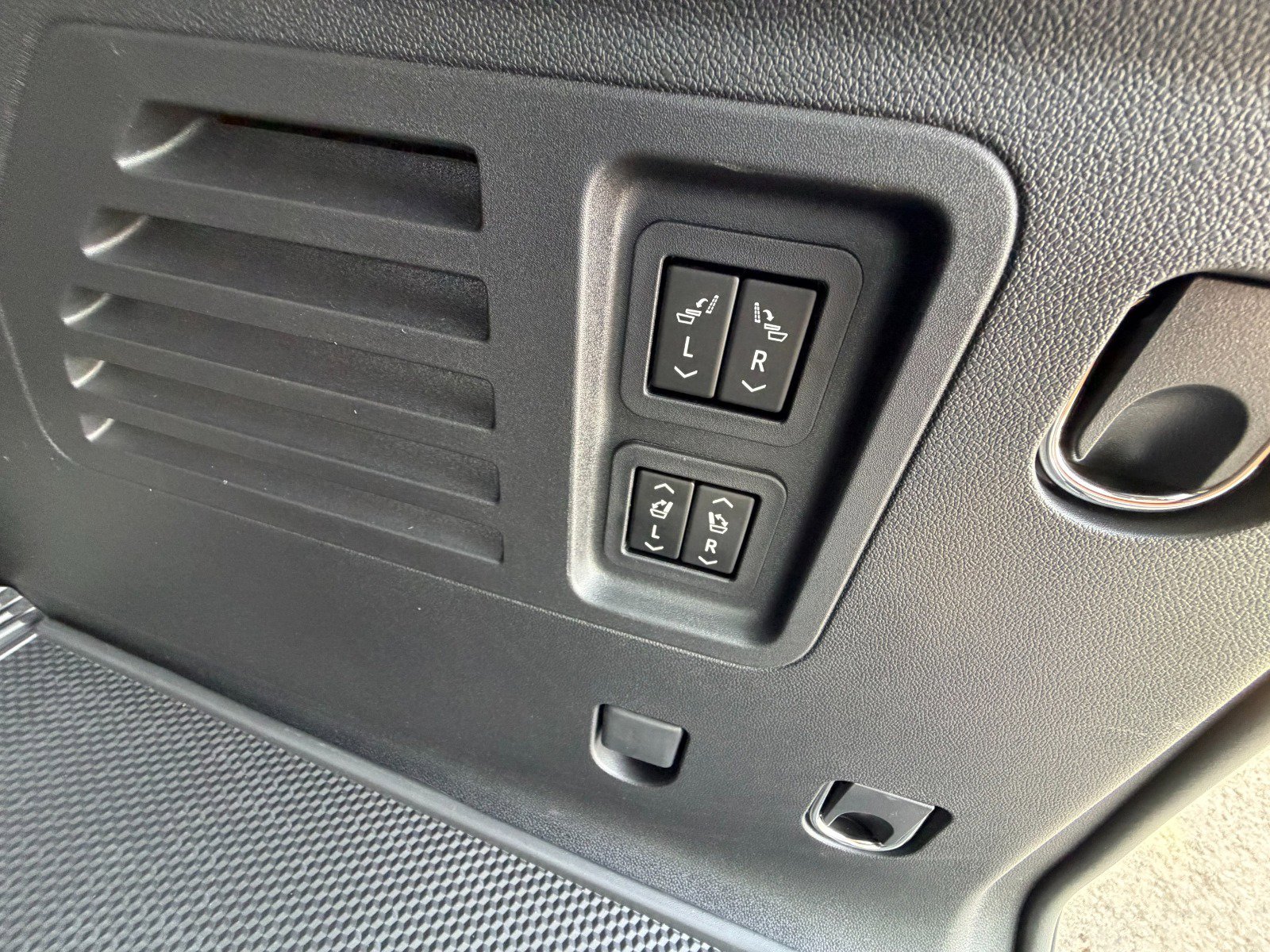 2026 GMC Acadia Denali - Photo 26