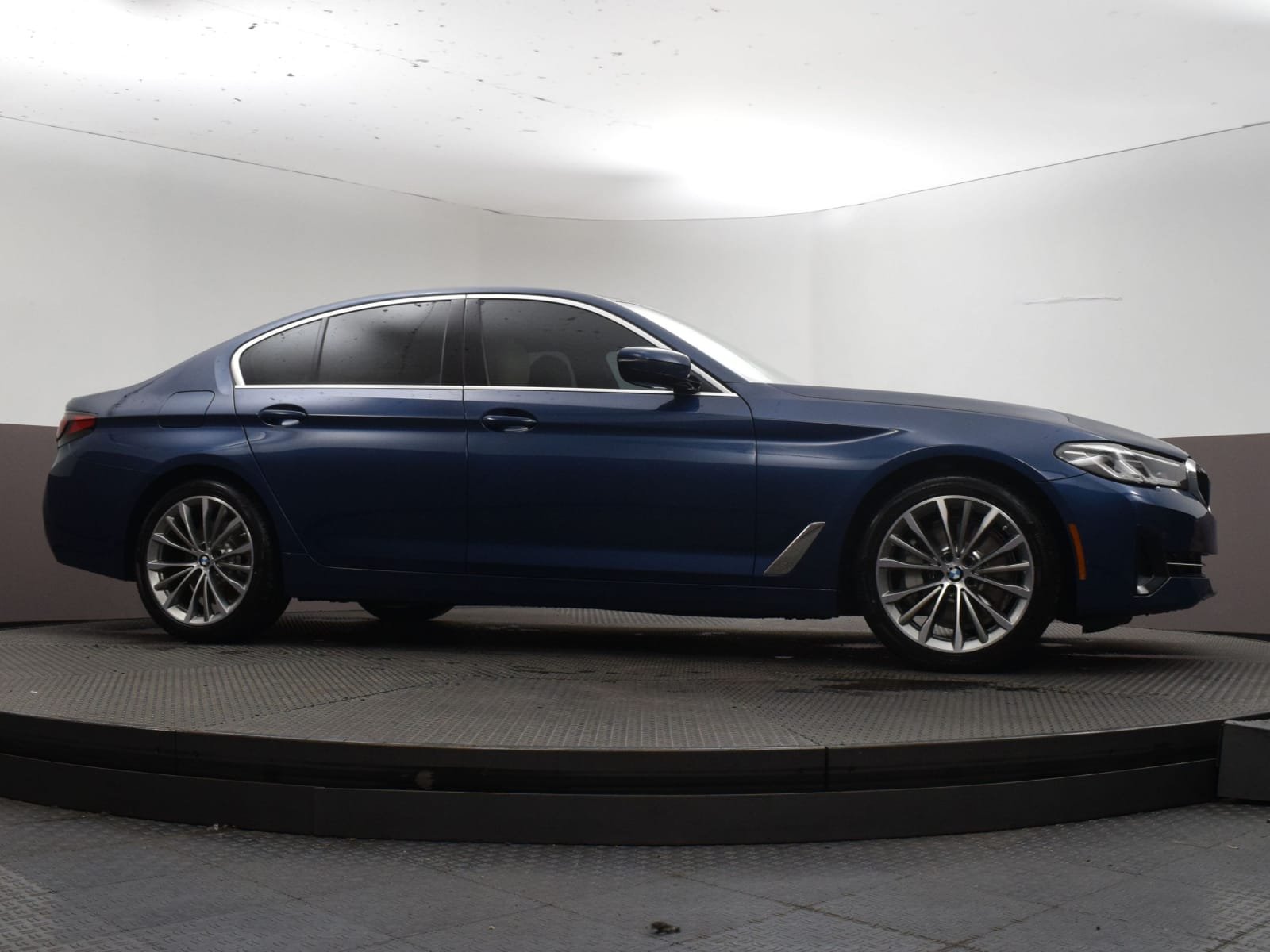 Used 2023 Phytonic Blue Metallic BMW 530i image 36