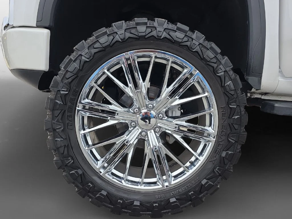 Used 2021 White GMC Denali image 16