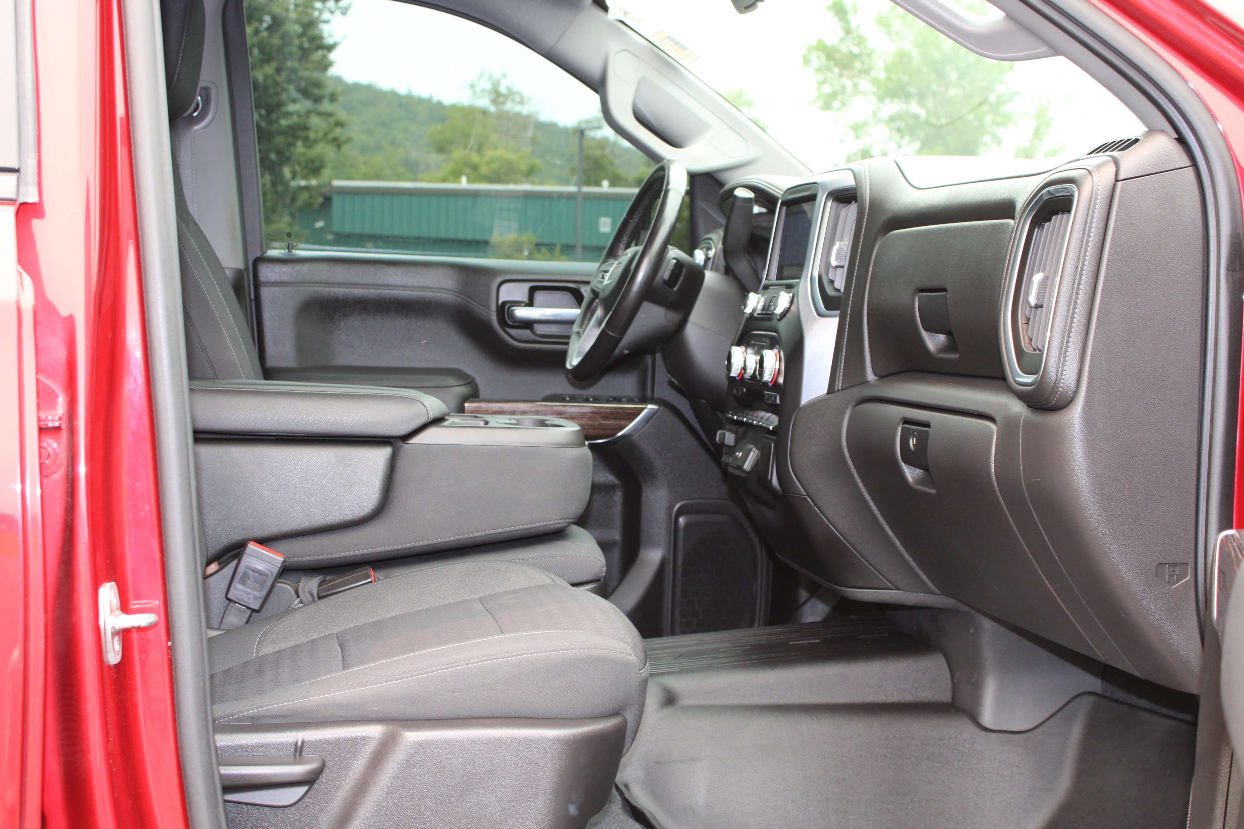 Used 2021 Maroon GMC Elevation image 12