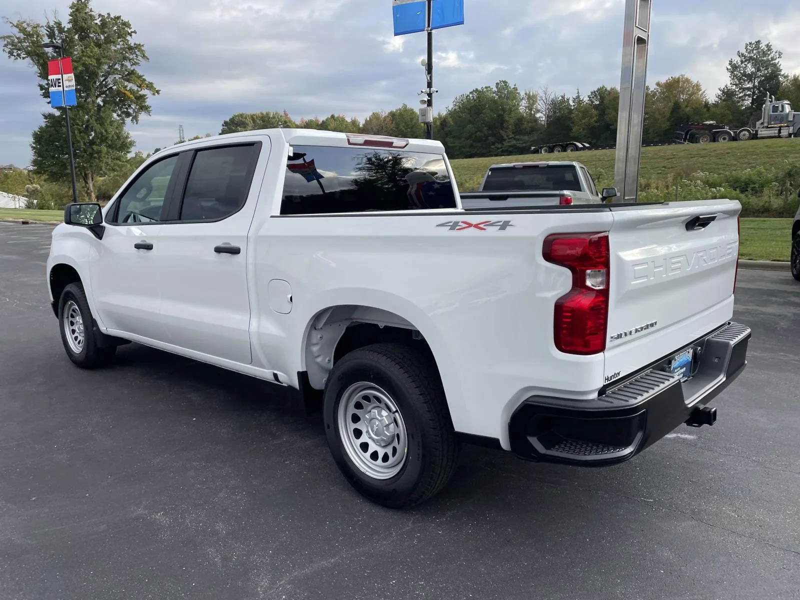 New 2026 Summit White Chevrolet WT image 4