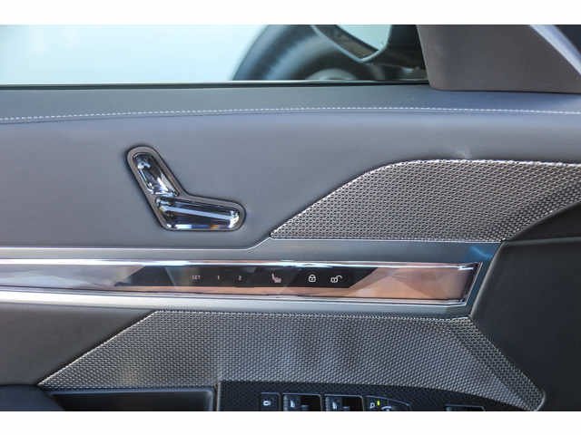 Used 2026 Frozen Deep Grey BMW 760i xDrive image 18