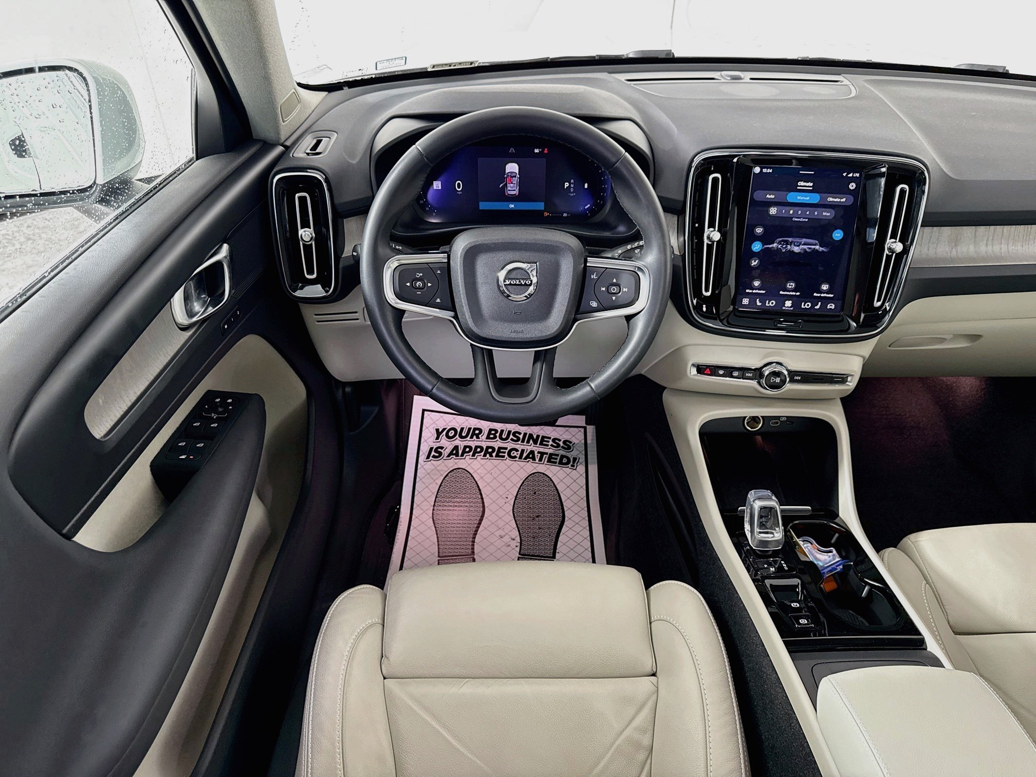 Used 2023 Crystal White Metallic Volvo Plus Bright Theme image 23