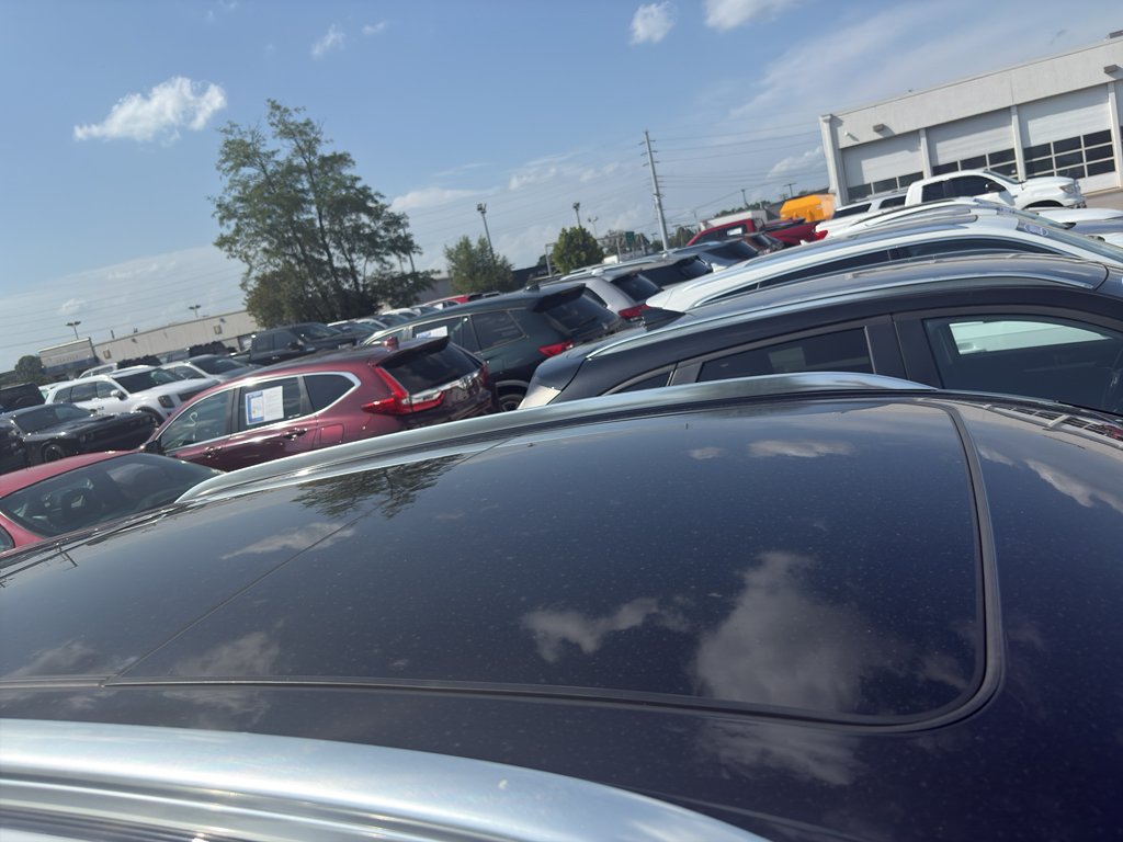 Used 2022 Silver Radiance Metallic Clearcoat Lincoln Reserve image 3