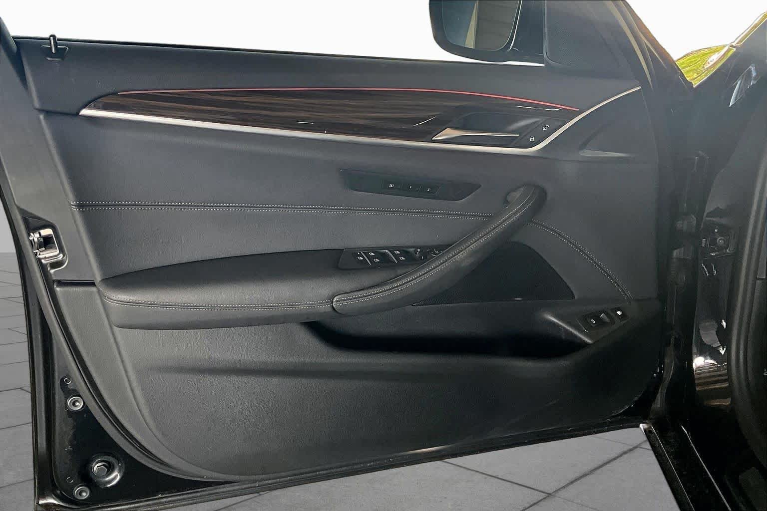 Used 2023 Black Sapphire Metallic BMW 530e image 19