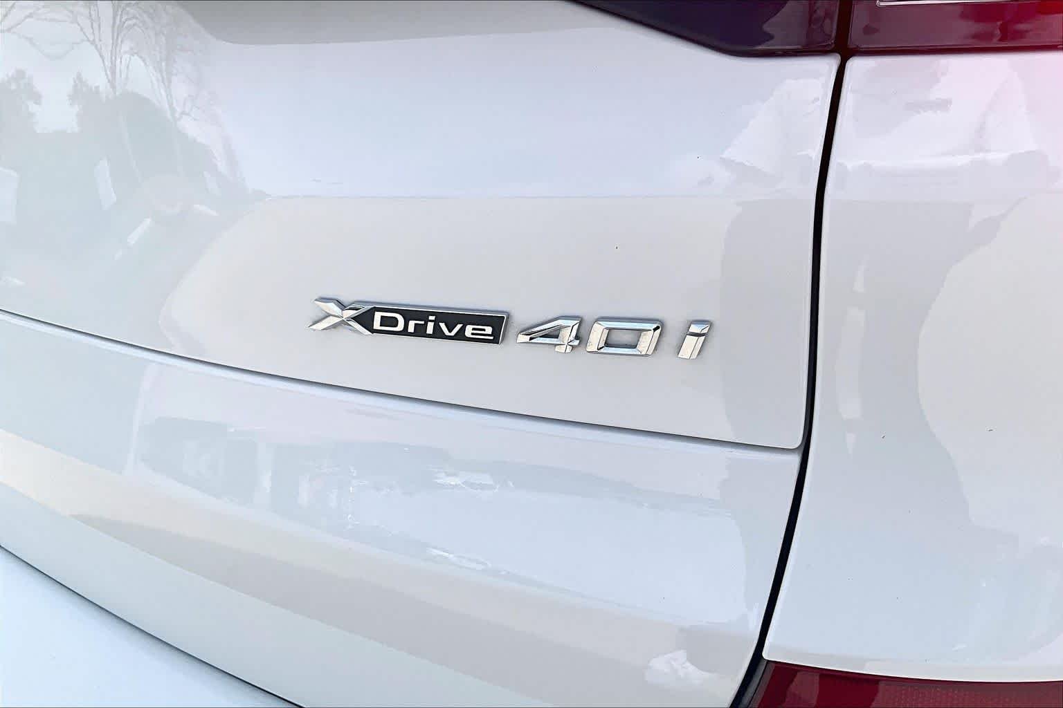 Used 2025 Alpine White BMW xDrive40i image 9