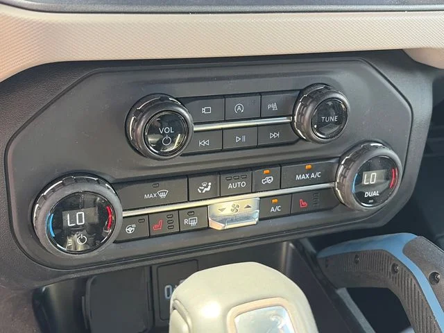 Used 2024 Gray Ford Wildtrak image 20