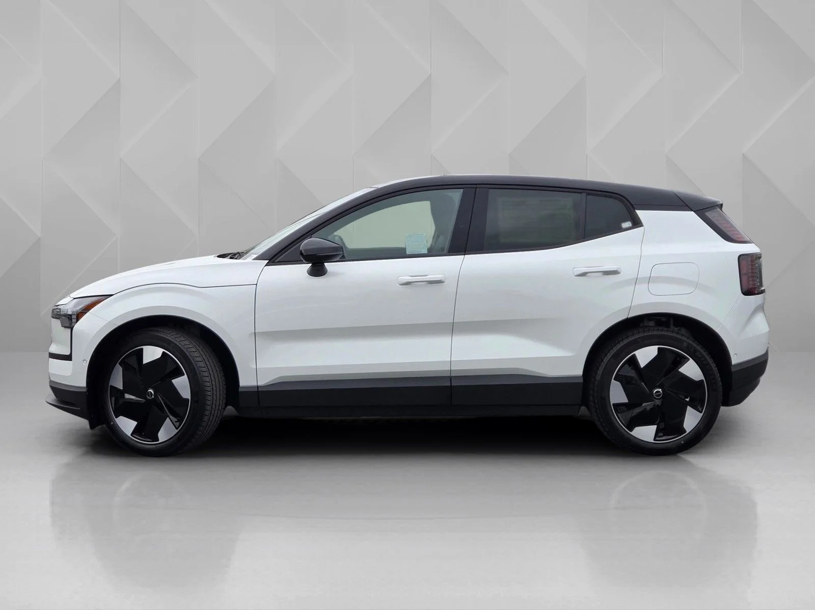 New 2026 White Volvo Twin Motor Performance Ultra image 3