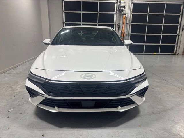 Used 2025 White Hyundai Limited image 2
