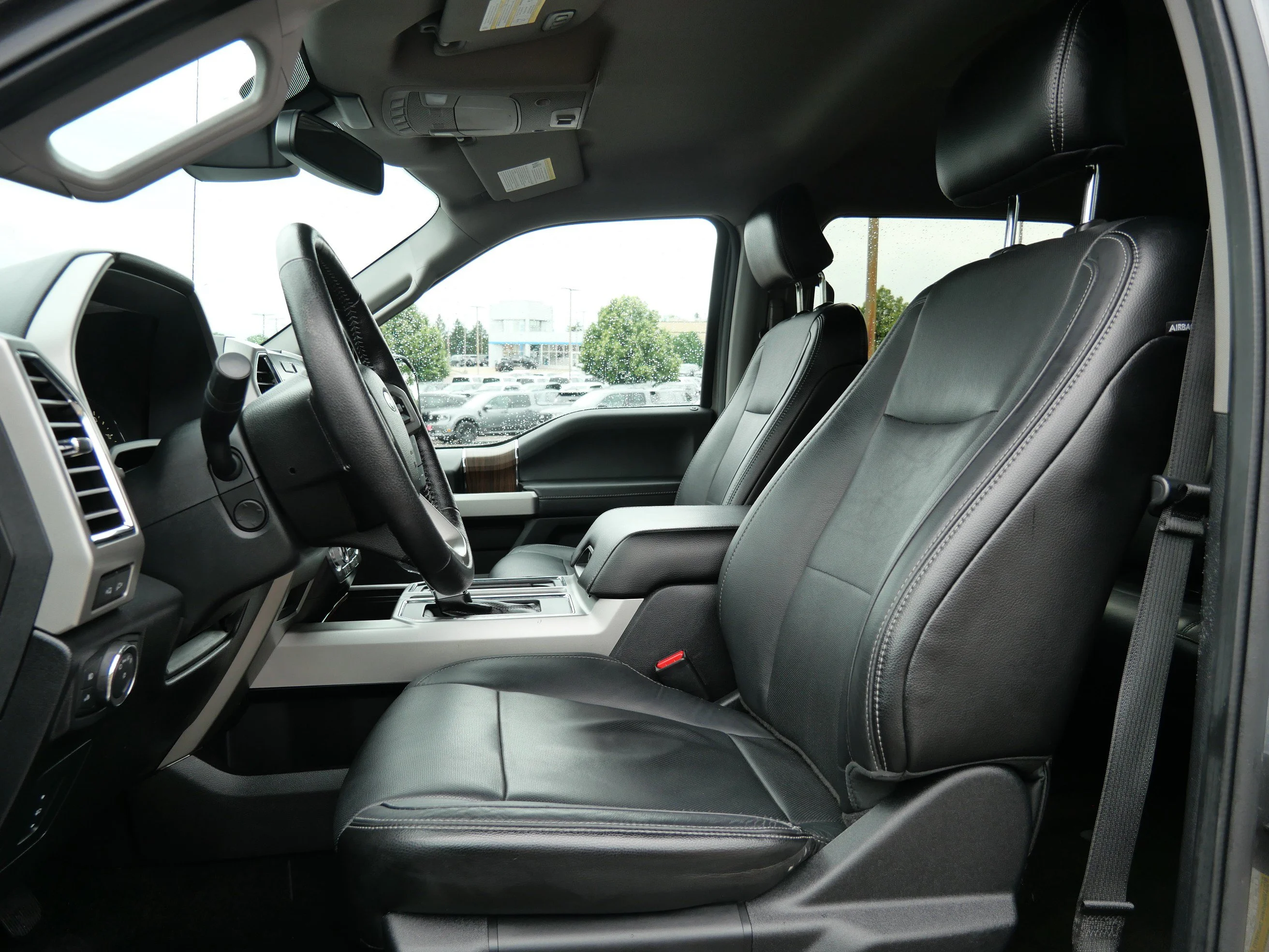 Used 2015 Magnetic Metallic Ford Lariat image 10