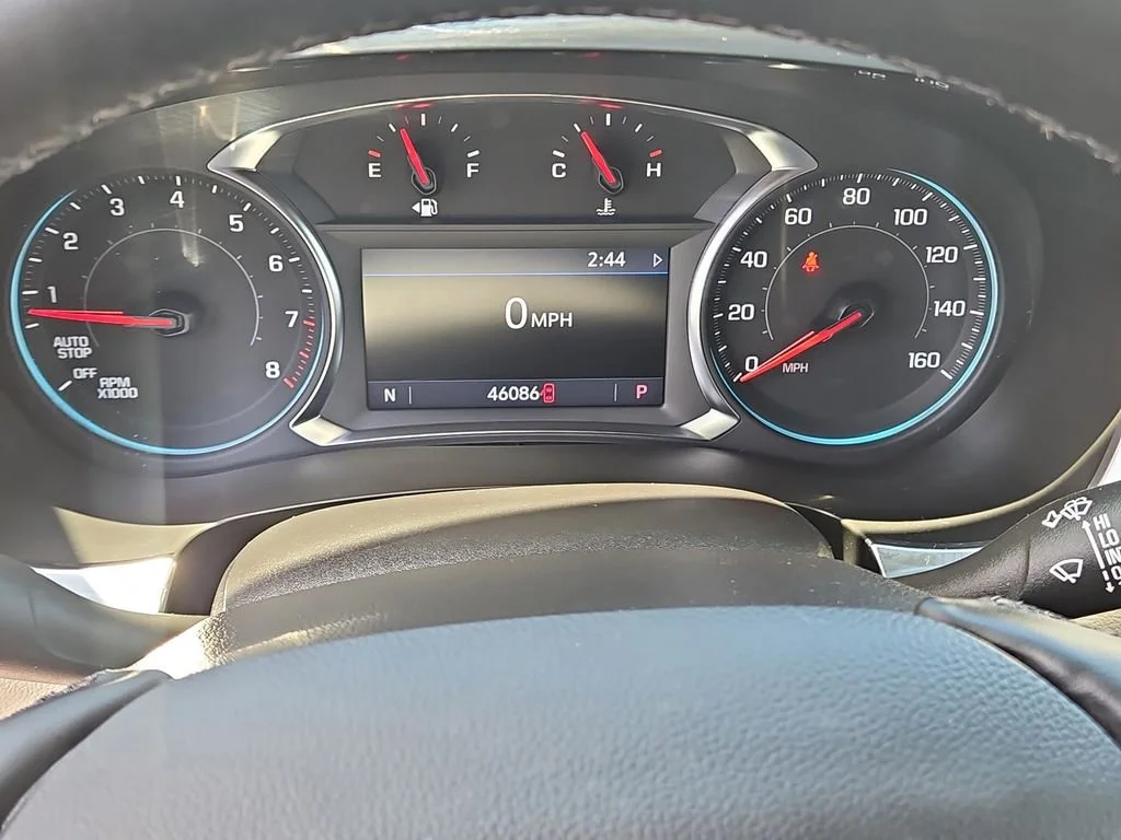 Used 2023 Summit White Chevrolet LT Cloth image 28