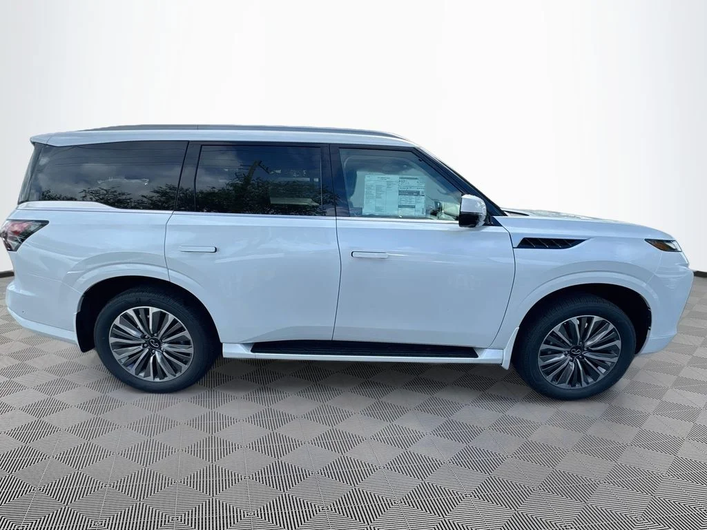 New 2027 RADIANT WHITE INFINITI Luxe 4WD image 4