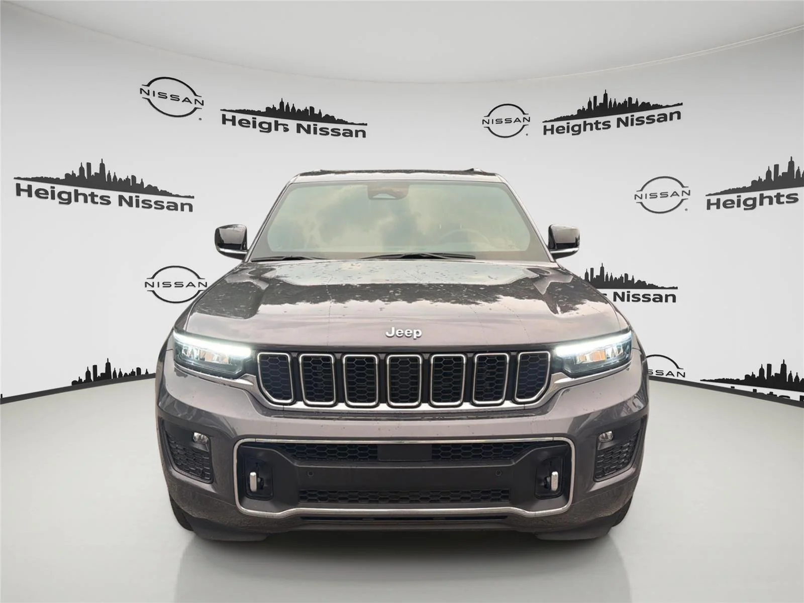 Used 2023 Baltic Gray Metallic Clearcoat Jeep Overland image 8