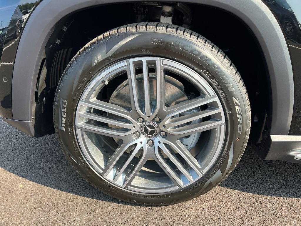 New 2026 Black Mercedes-Benz GLS 450 image 33