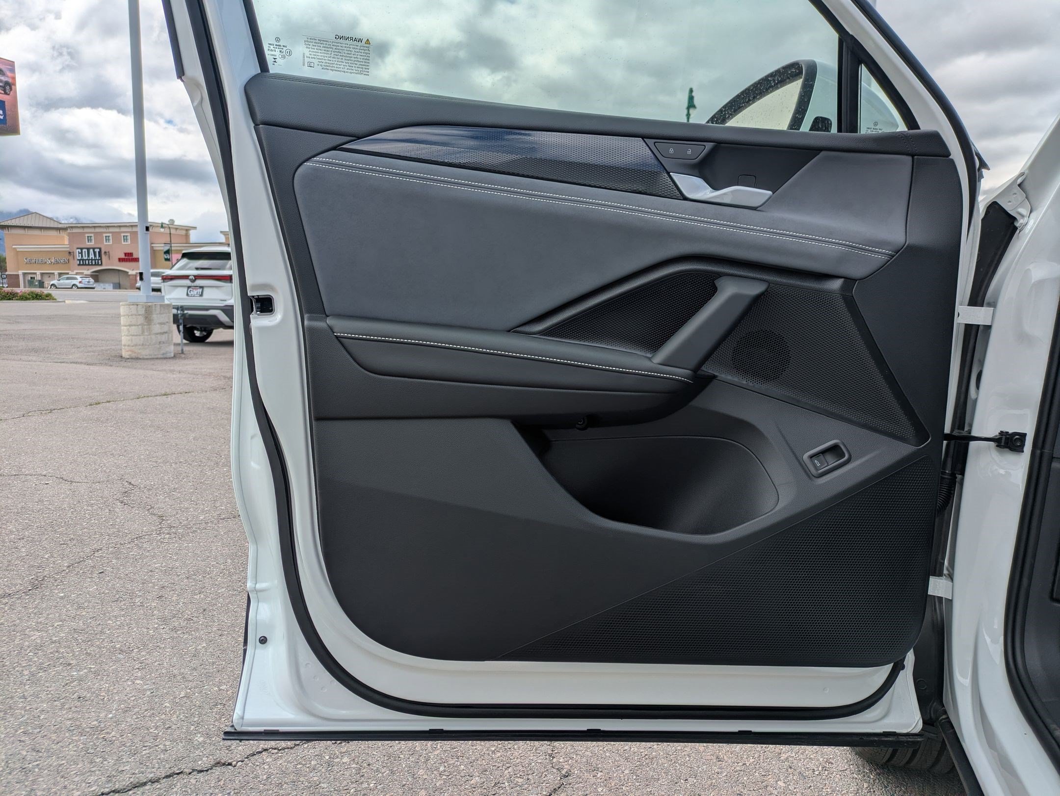 New 2026 Pure White Volkswagen SE image 11