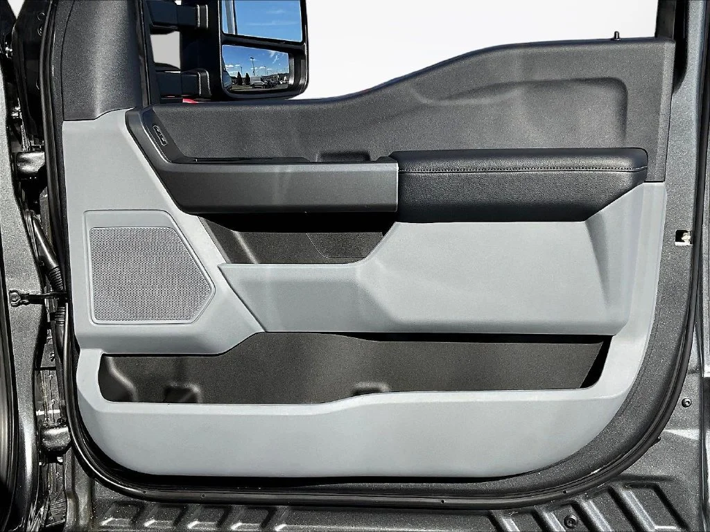 New 2027 Carbonized Gray Metallic Ford F-250® XLT image 37