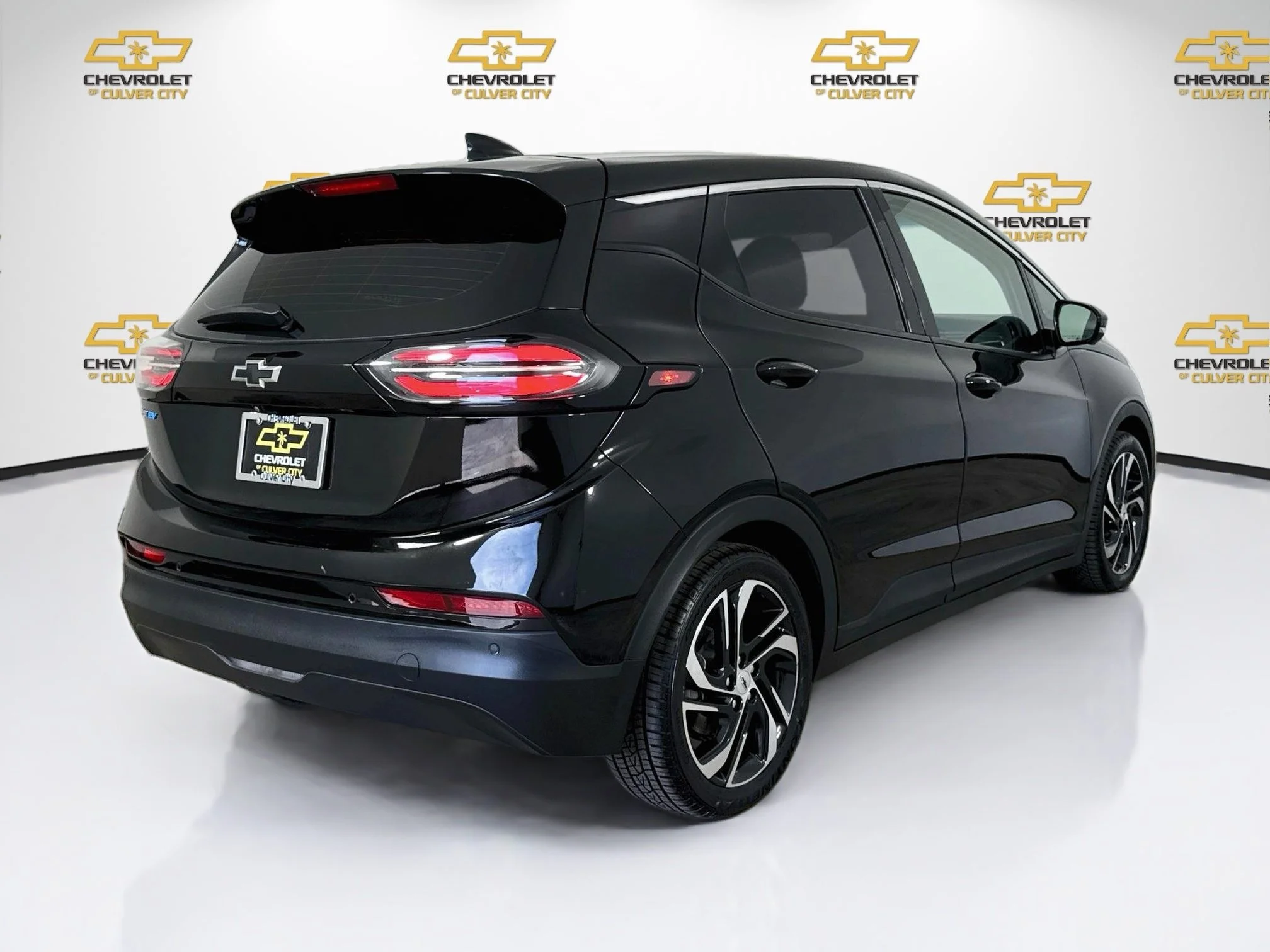 Used 2023 MOSAIC BLACK METALLIC Chevrolet 2LT image 8