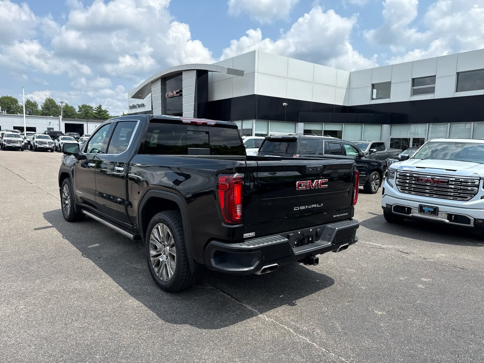 Used 2023 Onyx Black GMC Denali image 3