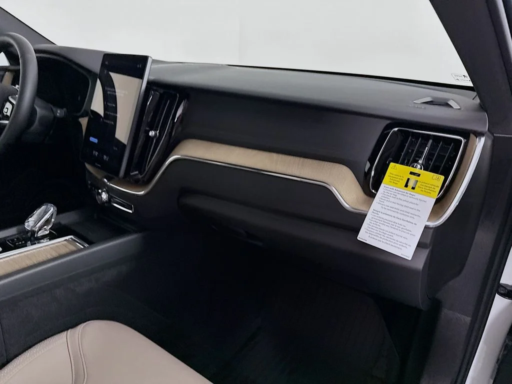 New 2026 Crystal White Volvo T8 Plus image 24