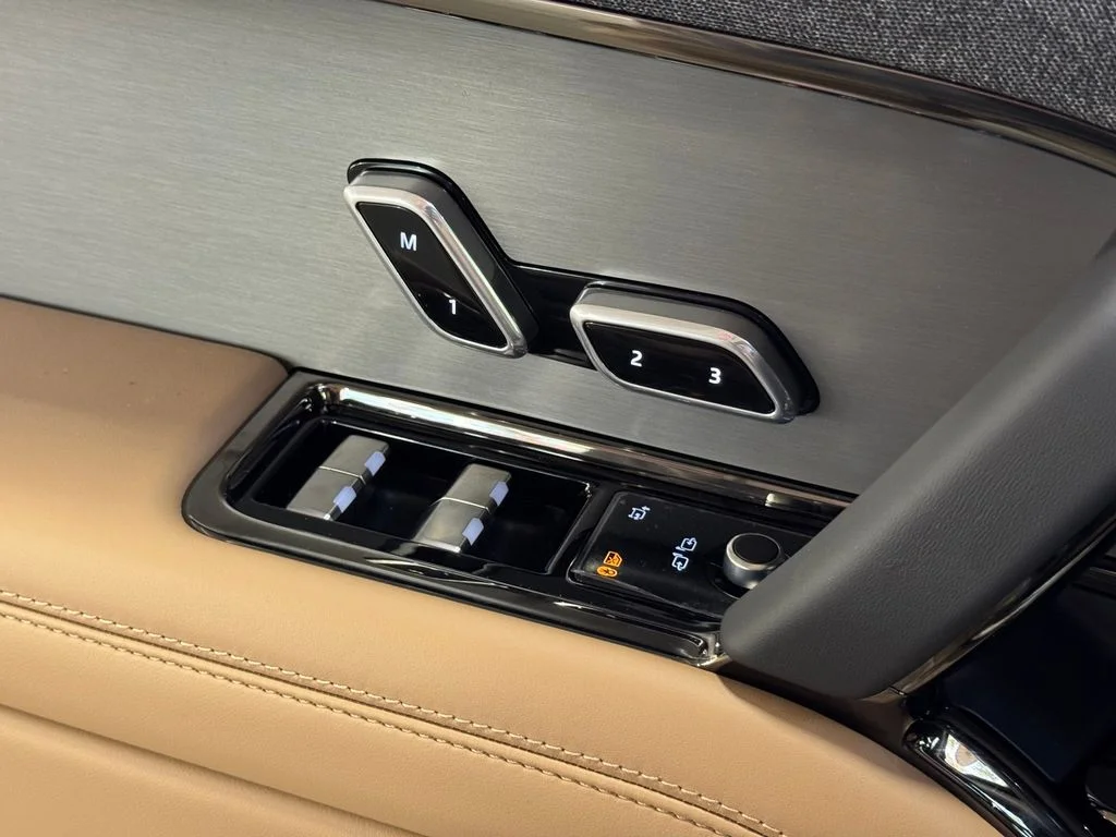 New 2026 Borasco Grey Metallic Land Rover SE image 12
