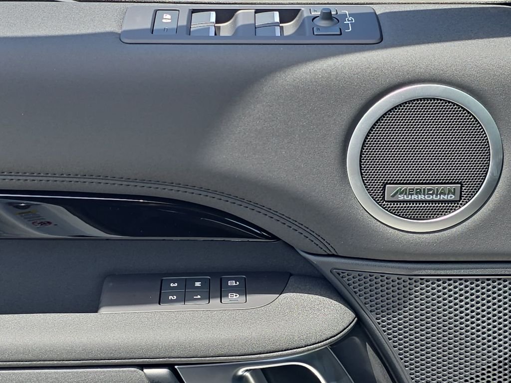 New 2026 Fuji White Land Rover S image 30