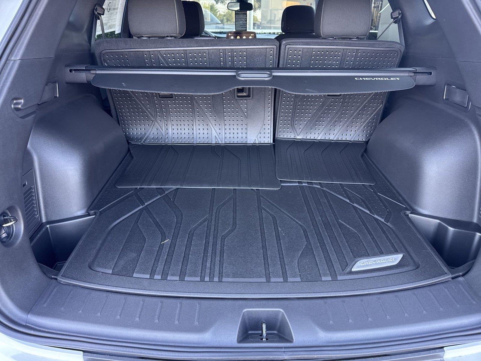 New 2026 Summit White Chevrolet 2LT image 30