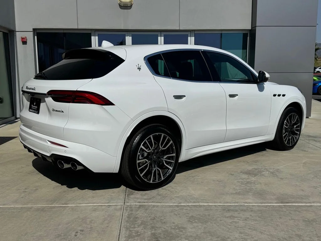 Used 2025 Bianco Maserati Base image 8