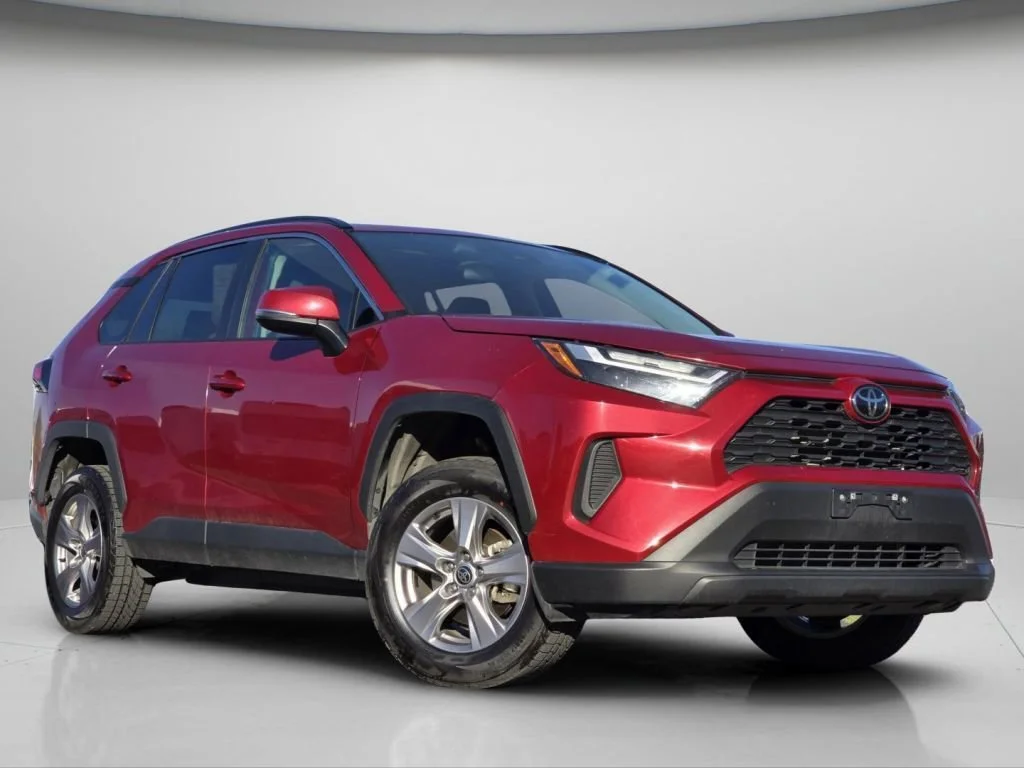 Used 2024 Ruby Flare Pearl Toyota XLE image 5