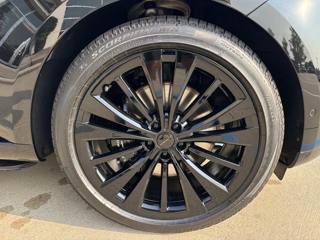 New 2026 Santorini Black Land Rover SE image 6