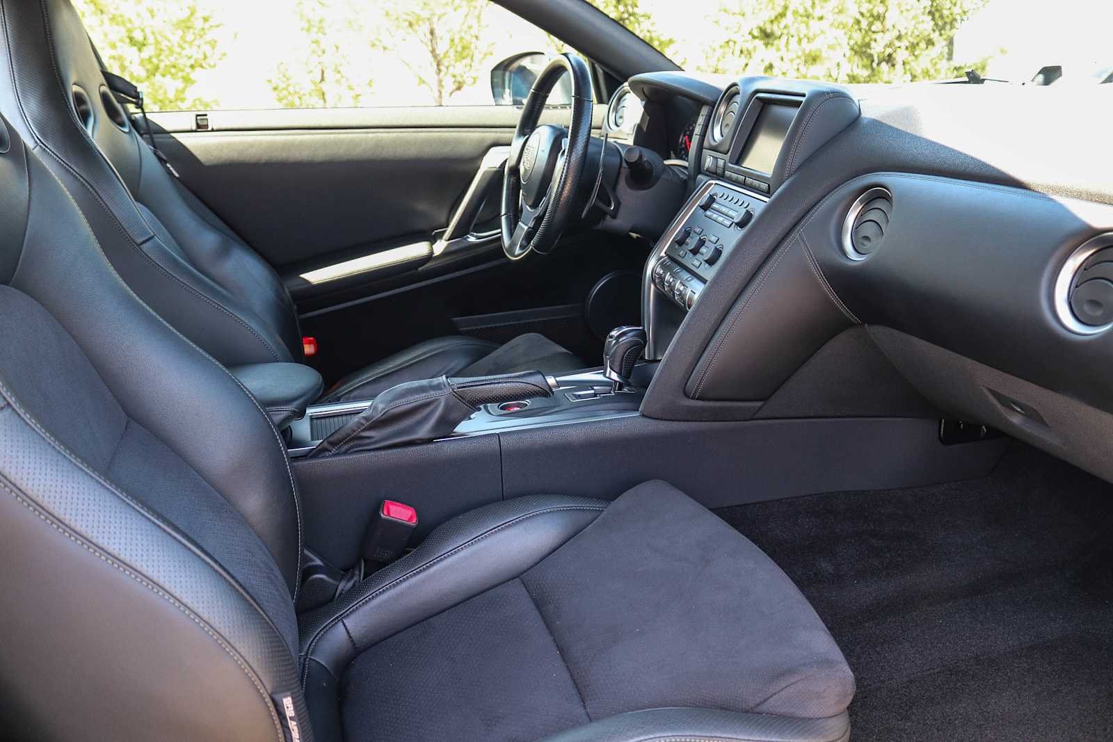 Used 2009 Gun Metallic Nissan Premium image 15