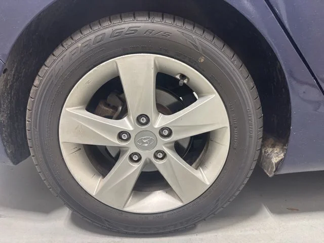Used 2013 Blue Hyundai GLS image 6