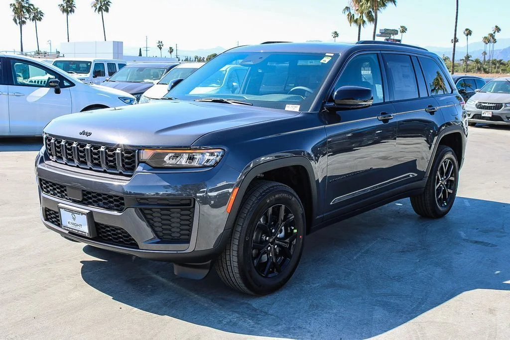 New 2026 Gray Jeep Altitude image 4