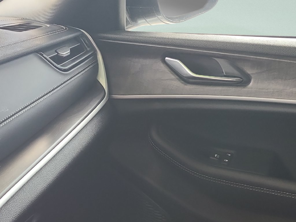 Used 2026 Silver Jeep Altitude image 13