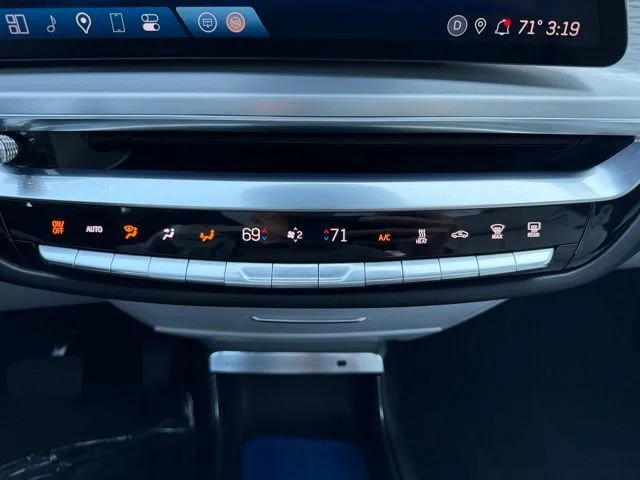 2024 Cadillac LYRIQ Luxury 1 - Photo 17