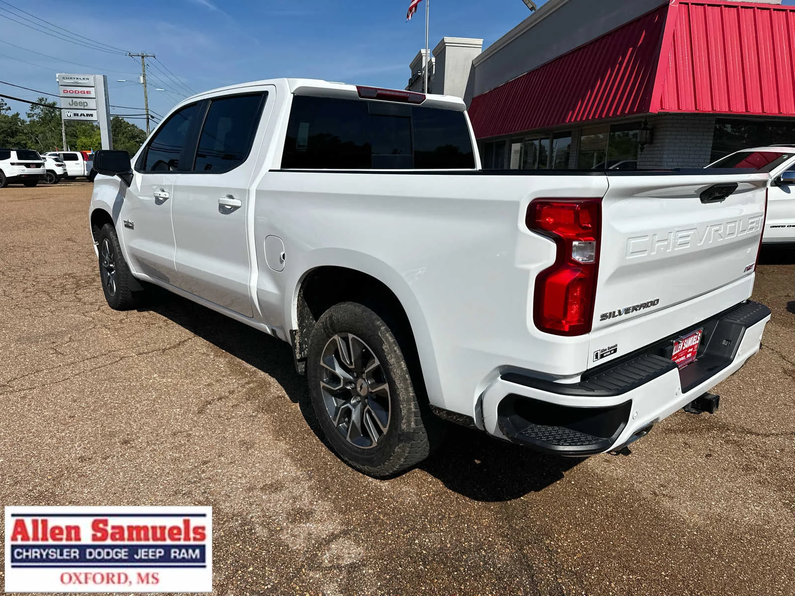Used 2024 Summit White Chevrolet RST image 13