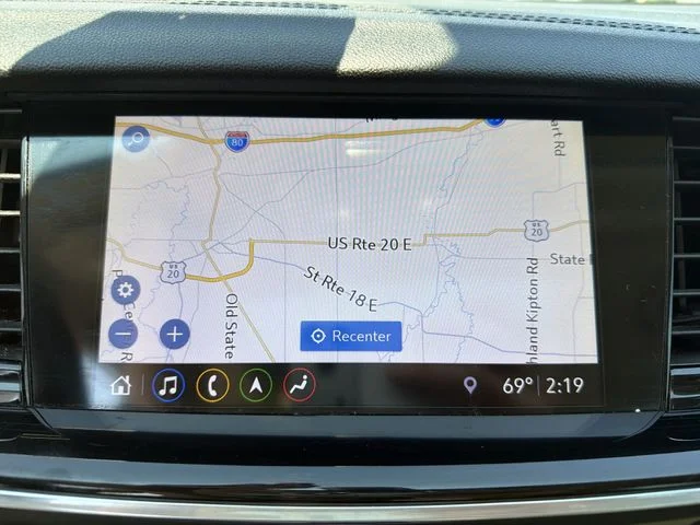 Used 2019 White Buick Essence image 20