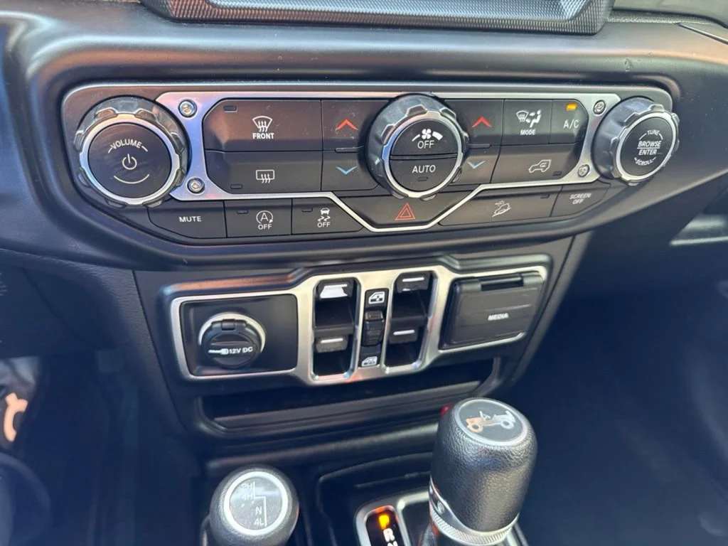 Used 2018 Sting-Gray Clearcoat Jeep Sahara image 14