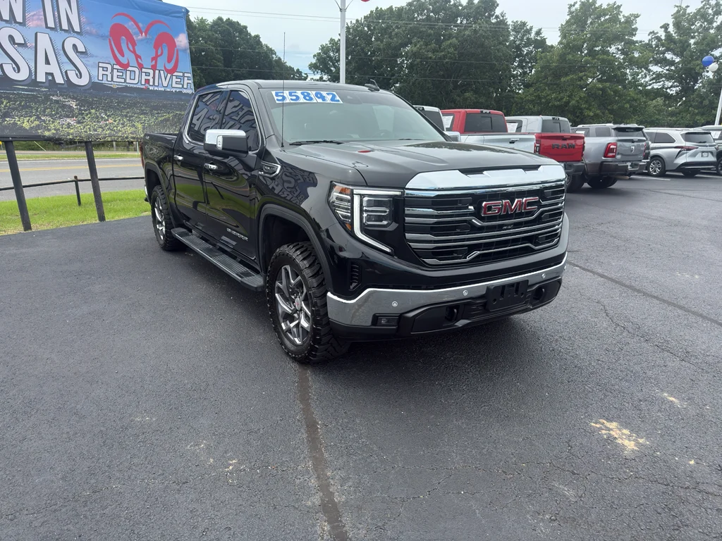 Used 2025 Onyx Black GMC SLT image 3