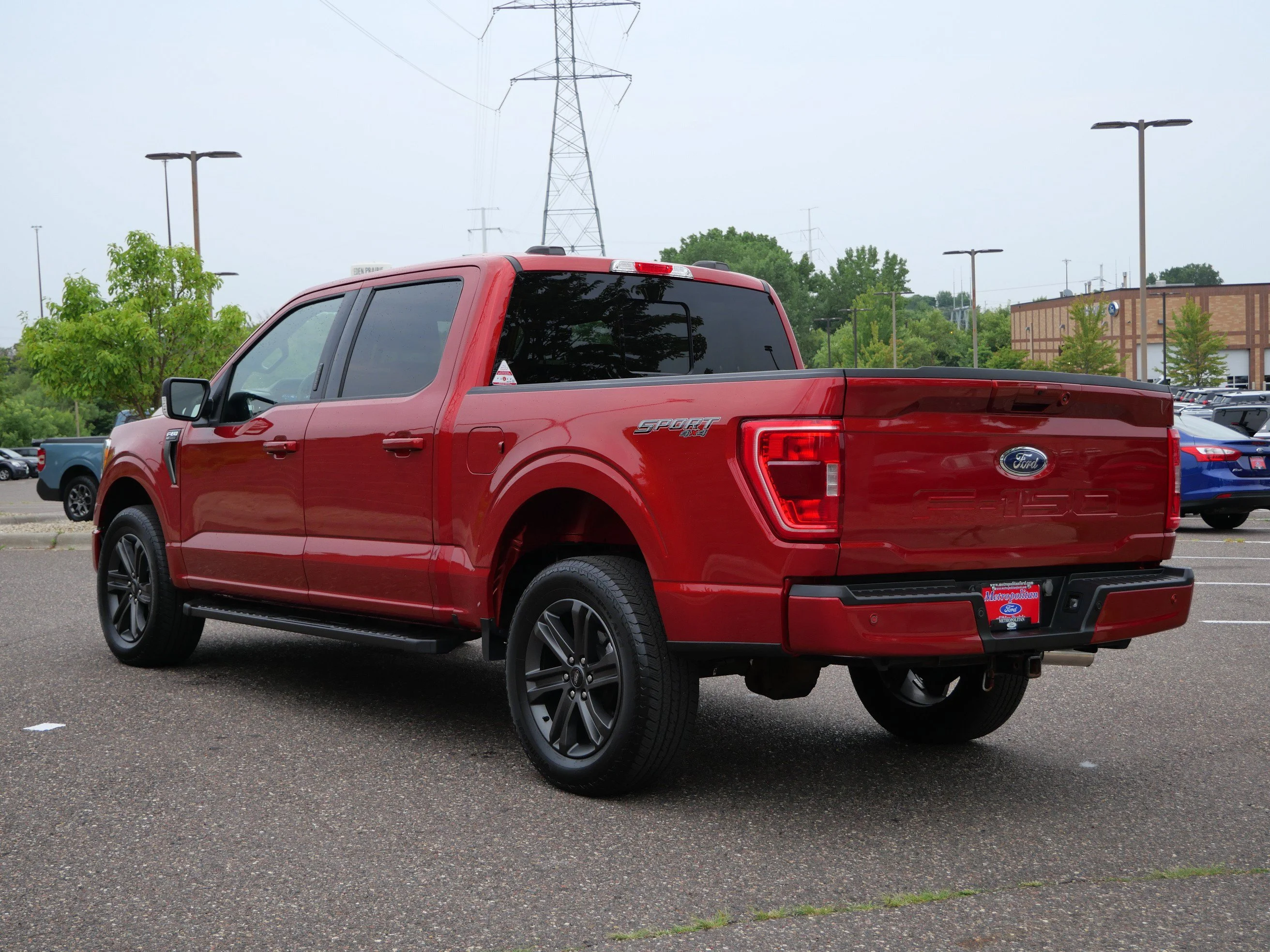 Certified Used 2023 Hot Pepper Red Metallic Tinted Clearcoat Ford XLT image 4