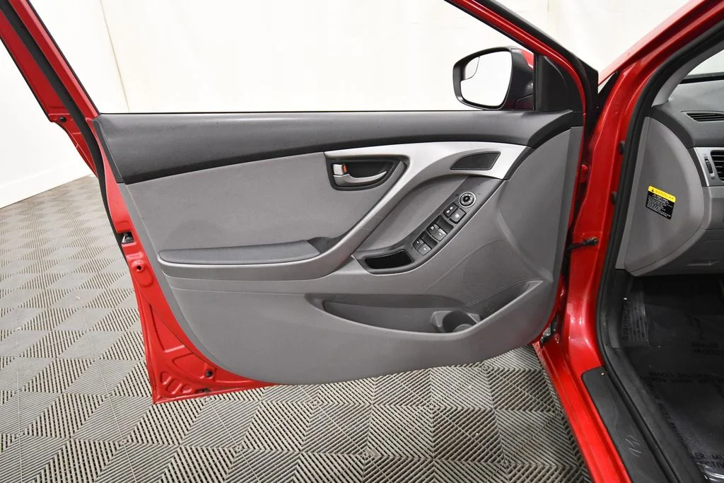 Used 2016 Red Hyundai SE image 12