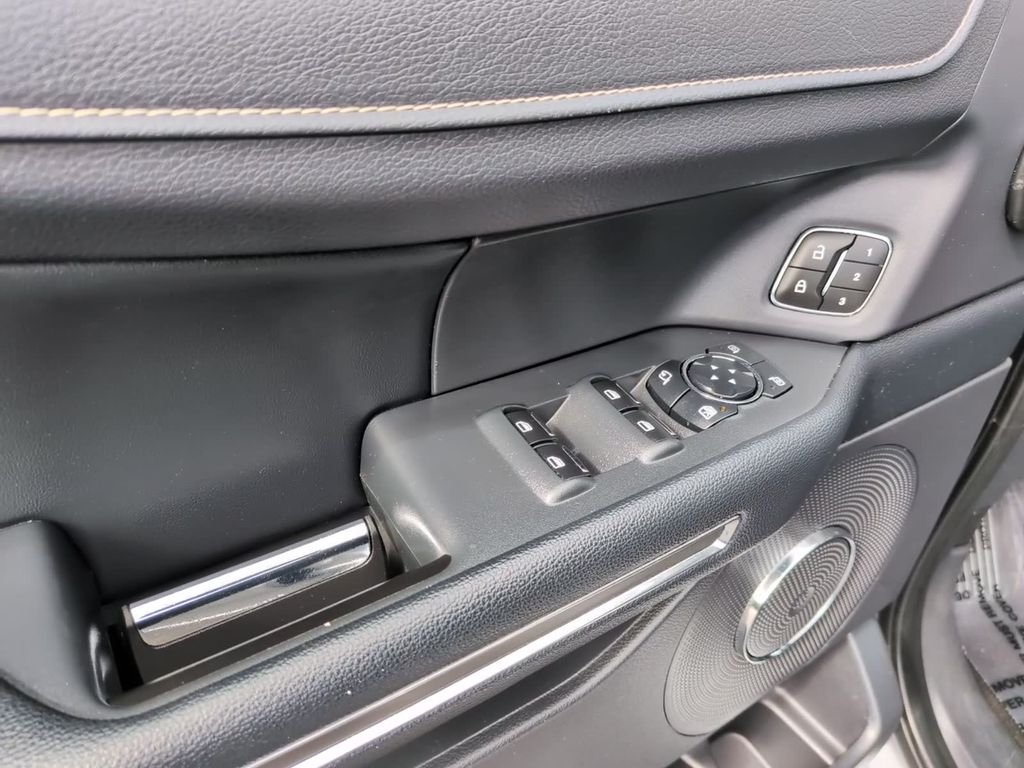Used 2023 Silver Ford XLT image 15