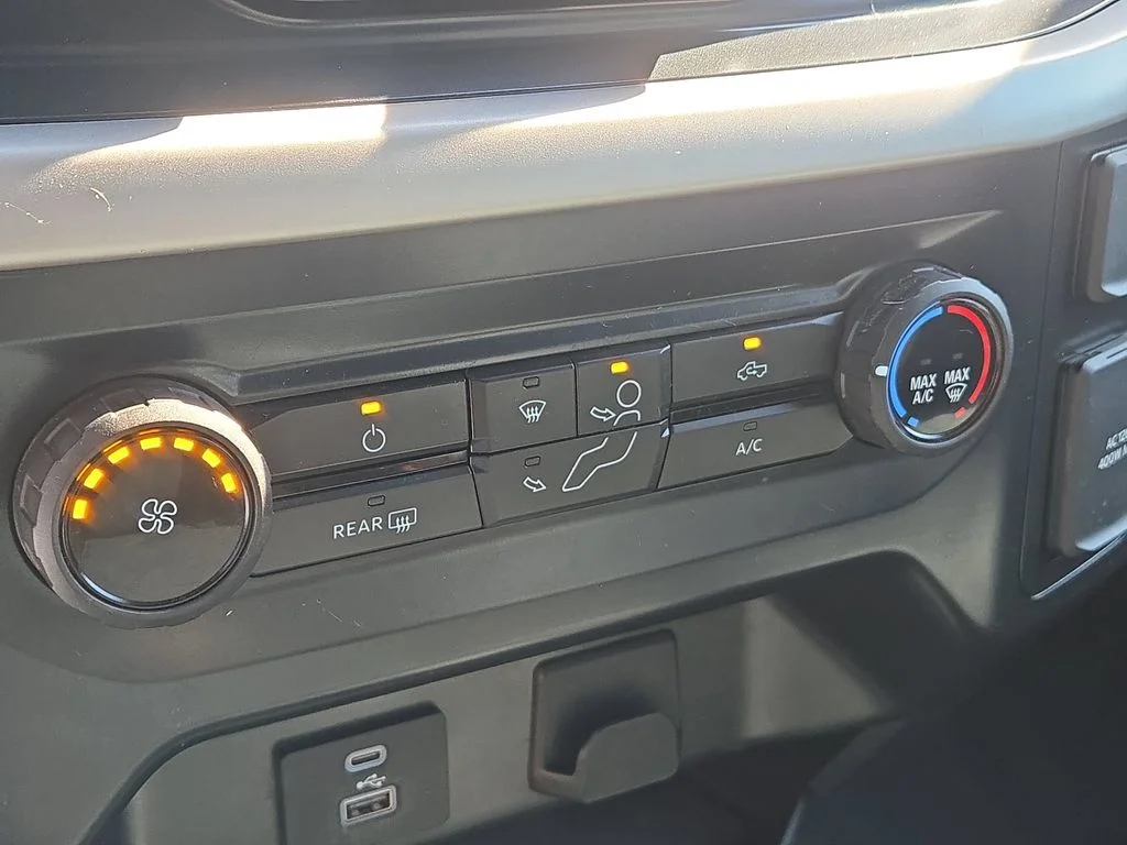 Used 2022 Silver Metallic Ford XLT image 32