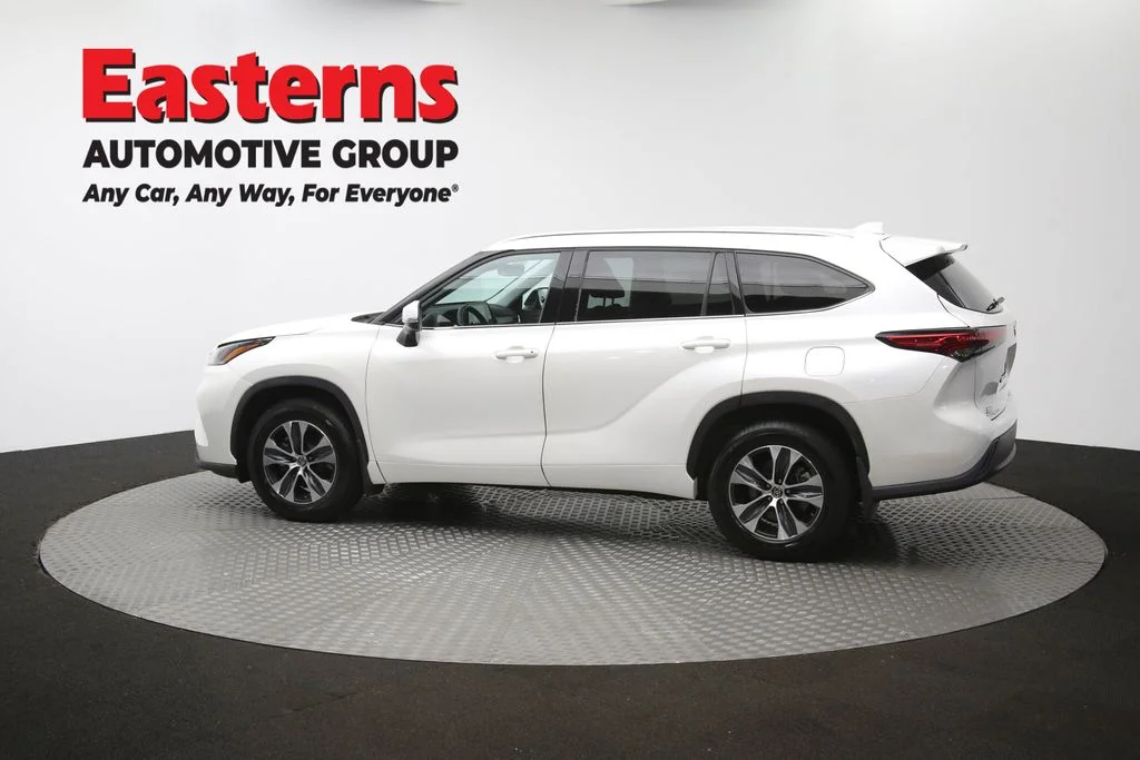 Used 2021 White Toyota XLE image 63
