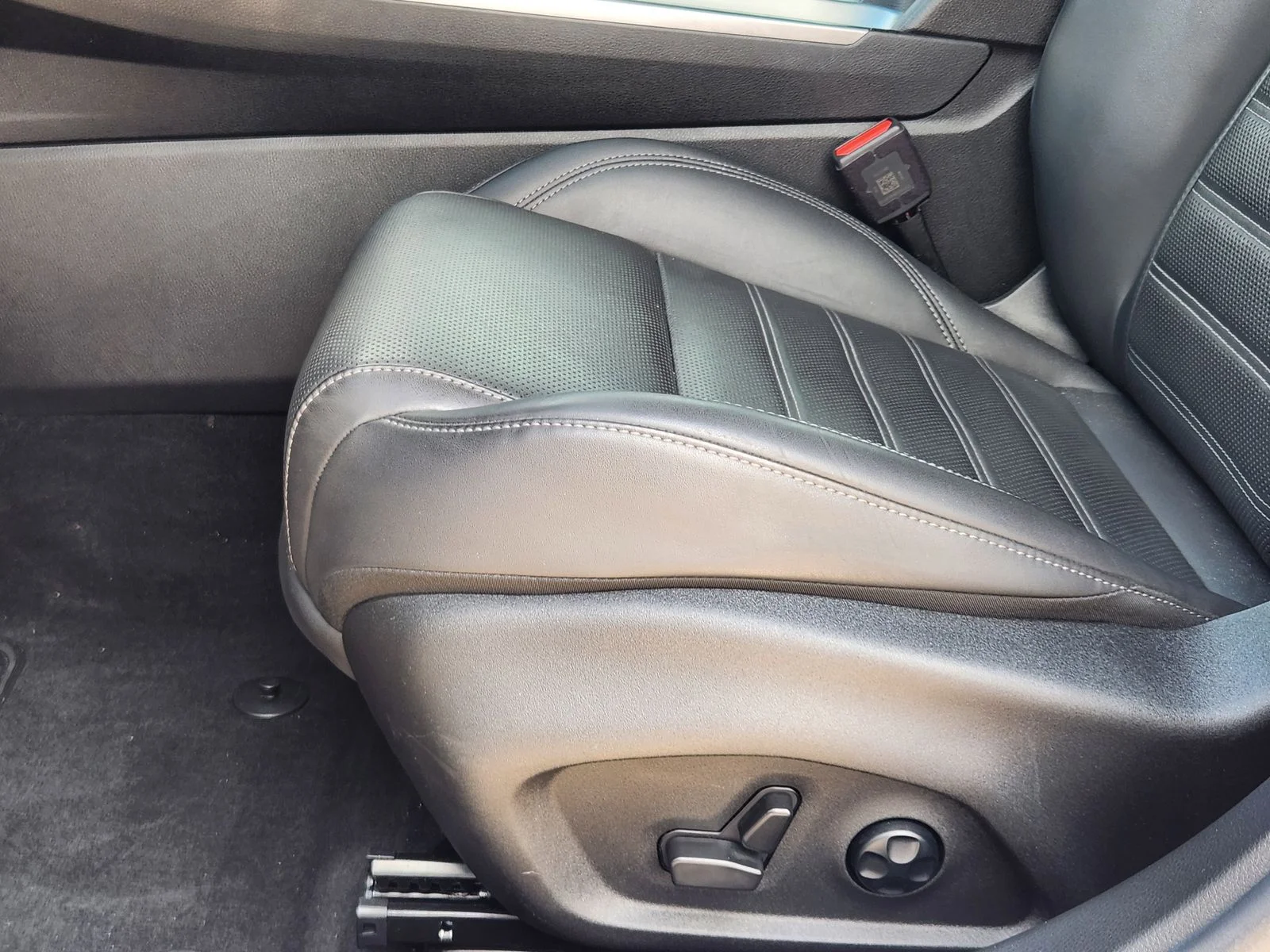 Used 2024 White Alfa Romeo Veloce image 23
