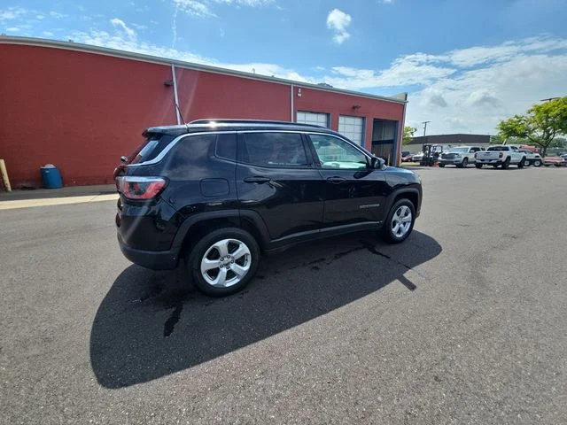Used 2019 Black Jeep Latitude image 10