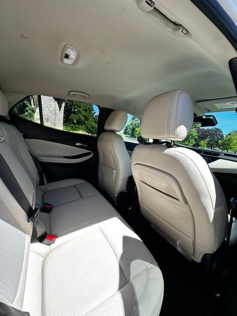 Used 2022 Summit White Buick Select image 22