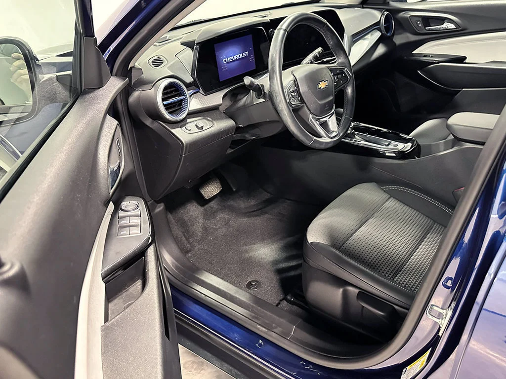 Used 2024 Blue Glow Metallic Chevrolet LT image 18