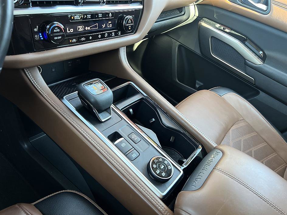 Certified Used 2024 Pearl White Tricoat Nissan Platinum image 28